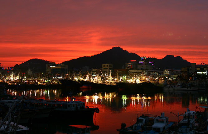 Night View of Yudal Recreation Area in Daeban-dong