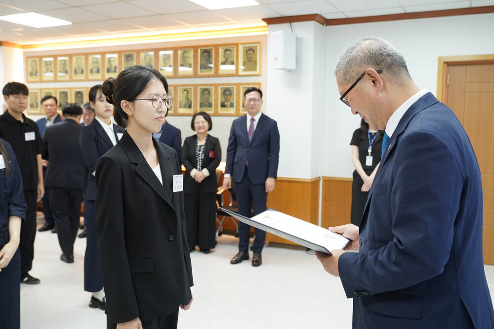 (10.01.상황실) 신규 공무원 임용장 수여식-1