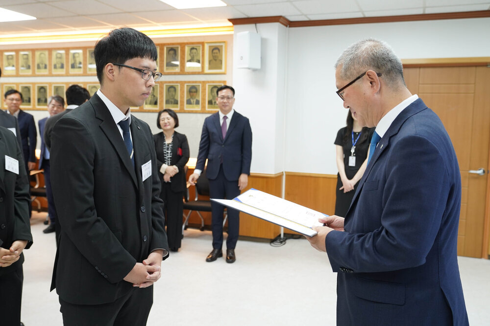 (10.01.상황실) 신규 공무원 임용장 수여식-2