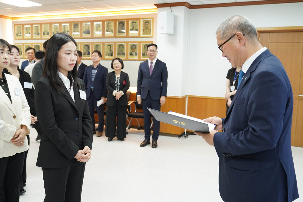 (10.01.상황실) 신규 공무원 임용장 수여식-2