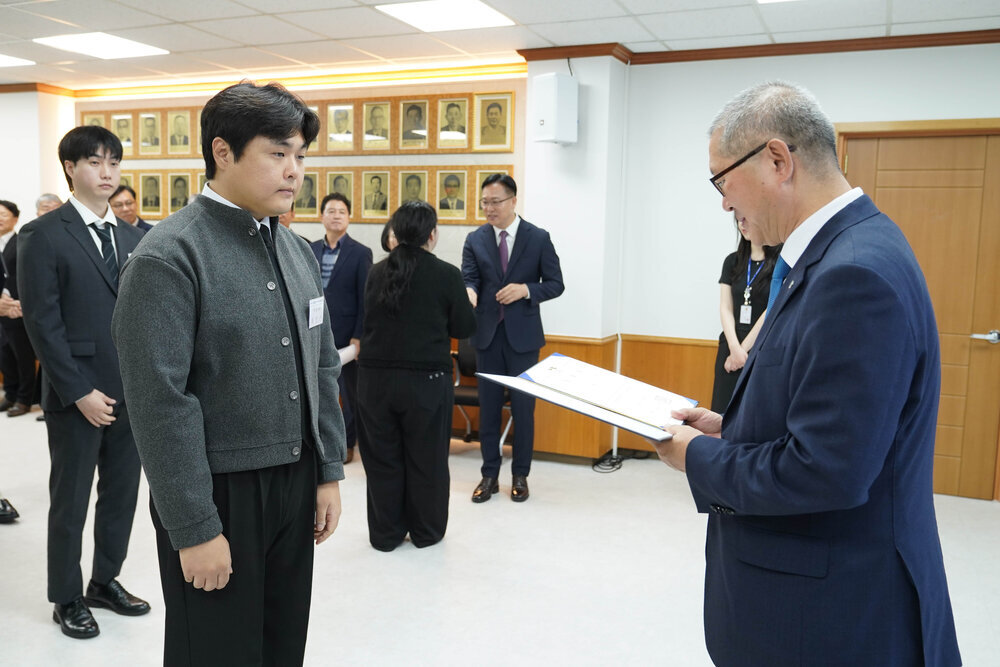 (10.01.상황실) 신규 공무원 임용장 수여식-2